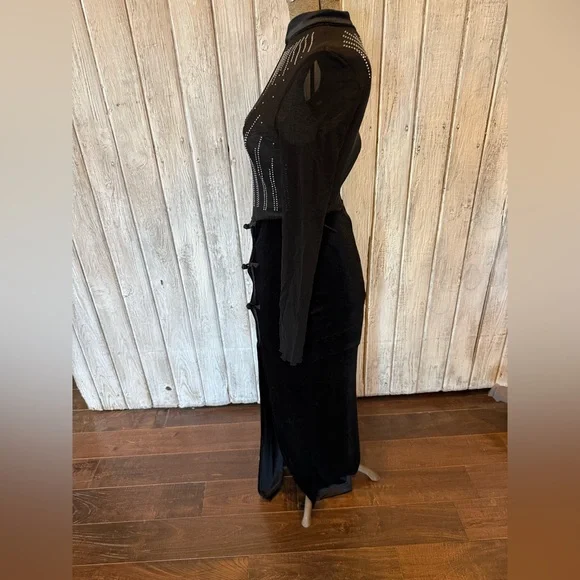 Elegant Black Long Sleeve Dress - Picture 2 of 8